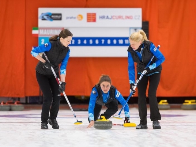 V hale se hraje i turnaj Prague Ladies International | Foto: Fb Český Curling