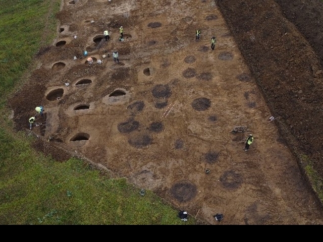 Část plochy archeologického výzkumu u Dubče, ARÚ AV ČR, Praha