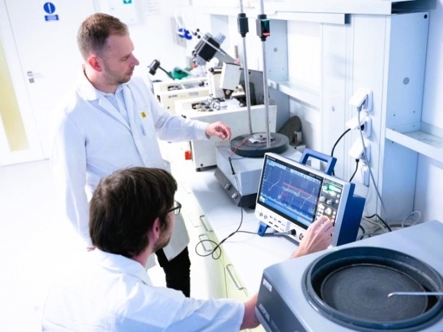 Vědci ze Zlína vyvíjejí ekologické nanogenerátory/UTB