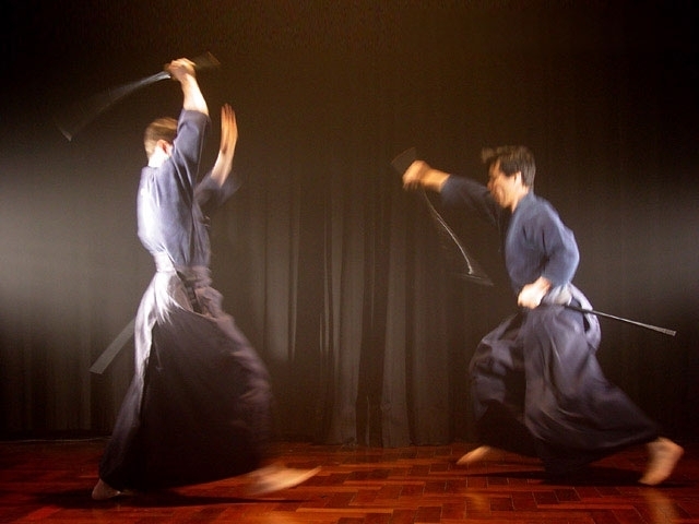 Trénink iai kata ve dvojicích (kumiai) v Suio rjú/ KendoBR – Author Personal Archieve Suio Ryu Kumi Iai (Sensei Jorge Kishikawa and Wenzel Bohm/wikipedia.cz