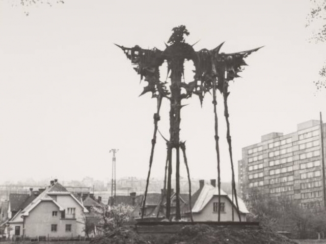  Aleš Veselý, Kaddish v Komenského sadech v Ostravě, 1968, svařovaná nerezová ocel, v. 710 cm, foto: Jan Svoboda