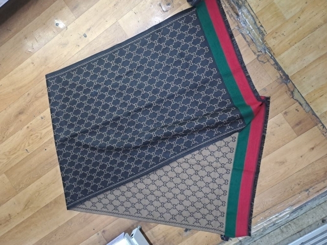 Pražští celníci zadrželi další padělky/ Celní úřad v Praze