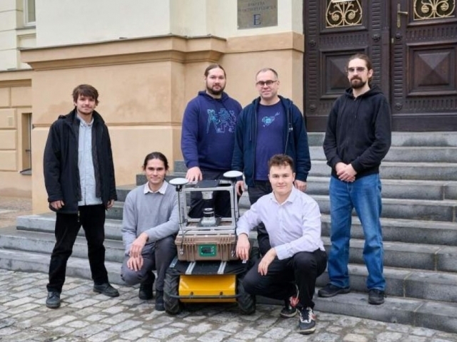 Autonomní roboty a drony v akci/FEL ČVUT