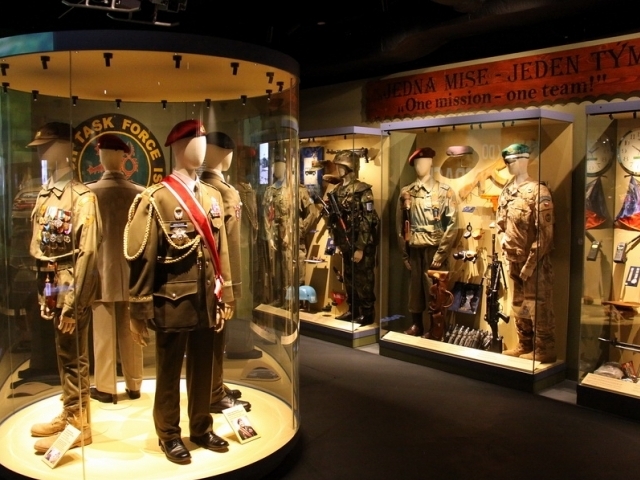 Průvodce expozicemi Armádního muzea Žižkov/VHU Průvodce expozicemi Armádního muzea Žižkov/VHU