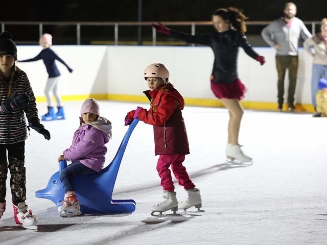 Bruslařská sezóna na Dvojce byla slavnostně zahájena/ÚMČ Praha 2