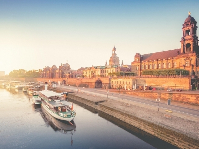 Objevujte Drážďany. Plavba po Labi na zámek Pillnitz