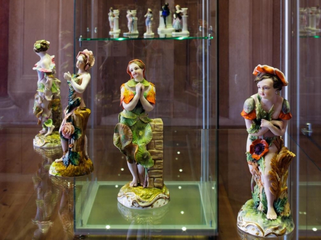Pohled do výstavy Pražský figurální porcelán, foto Tomáš Souček