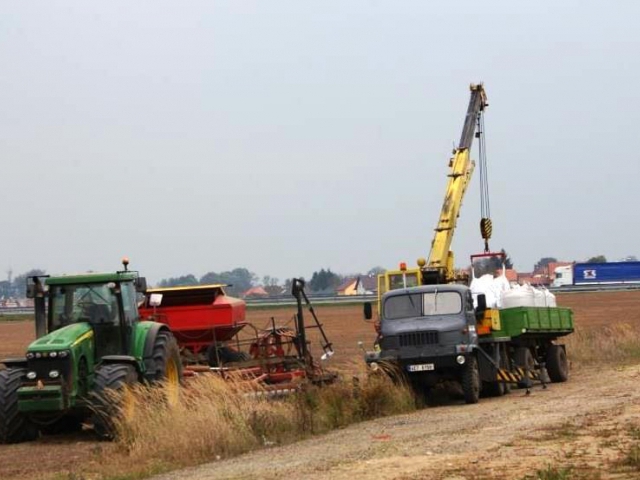 Ministr Jurečka se svým týmem připravil pro zemědělce téměř 950 milionů korun, foto Praha Press
