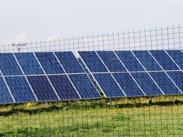 Podpora zelené energie vyjde Českou republiku na bilion korun, dvě třetiny této částky odčerpají provozovatelé fotovoltaických elektráren. Foto Praha Press