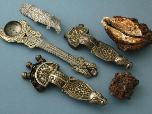 Honosné předměty z pohřbu bohaté germánské ženy z první poloviny 6. století n. l. ze Světce. Foto Lenka Káchová