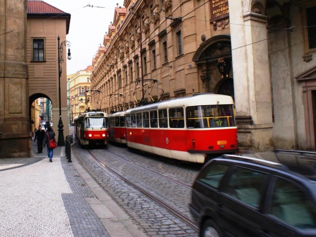 Pražskou MHD můžete s ročním kuponem jezdit jen za 10 korun denně. Foto Praha Press