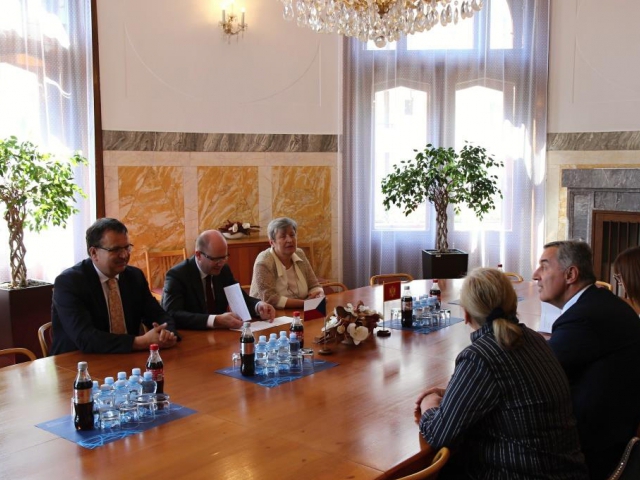 Společné jednání premiérů Milo Đukanoviće a Bohuslava Sobotky a ministra Mládka, foto Ministerstvo průmyslu a obchodu