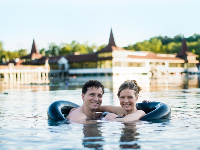 Hévíz po celý rok. Relax u maďarského jezera. 4denní wellness pobyt pro 2 v Hotelu Aquamarin*** 