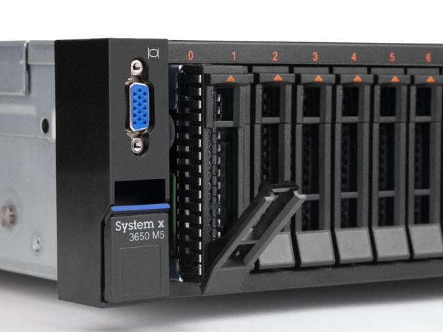 Lenovo server System x 3650 M5, foto Lenovo
