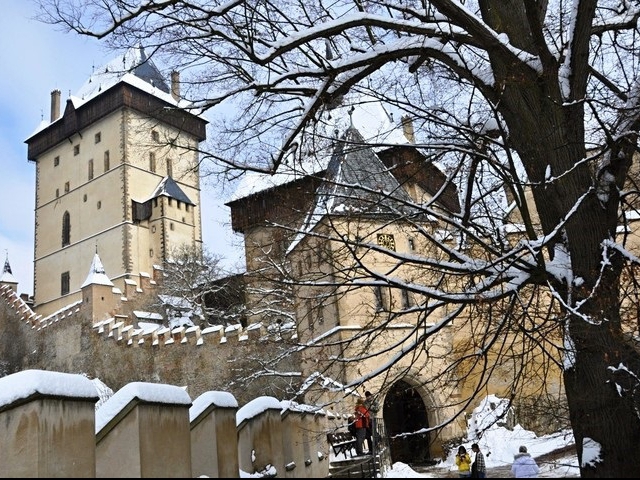 První únorový víkend se ze zimního spánku probudí hrad Karlštejn, foto NPÚ
