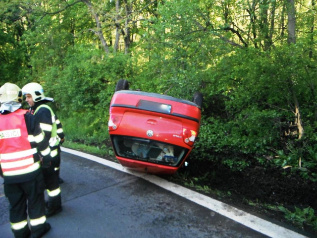 Jednotka z Petřin zasahovala u nehody osobního vozidla, foto Generální ředitelství Hasičského záchranného sboru ČR