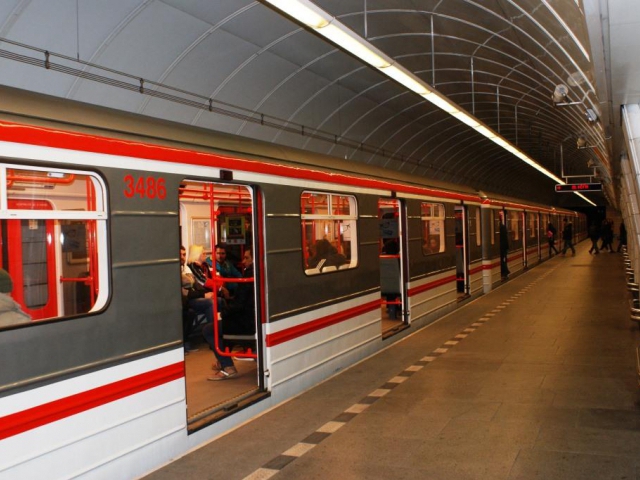 Devět dní bude omezen provoz metra linky C, foto Praha Press