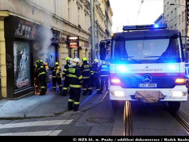 Požár zničil vybavení obchodu, foto Radek Krahulík