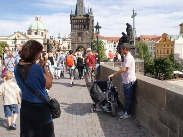 Praha láká stále více turistů, foto Praha Press