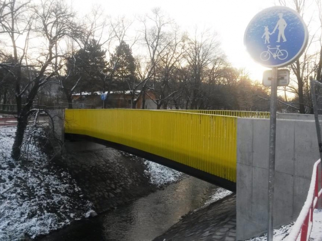 Nová lávka přes Botič propojuje park s okolím, foto:  TSK Praha