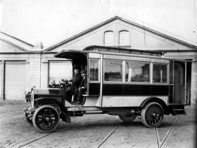 Zopakujte si jízdu první autobusové linky po téměř 110 letech, foto: DPP 