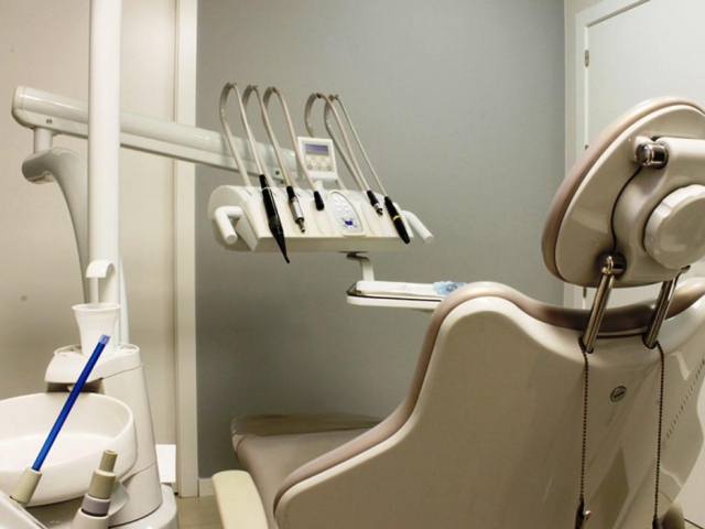 Ministerstvo zdravotnictví celkem vyčlení přes 100 milionů korun pro vybrané zubaře