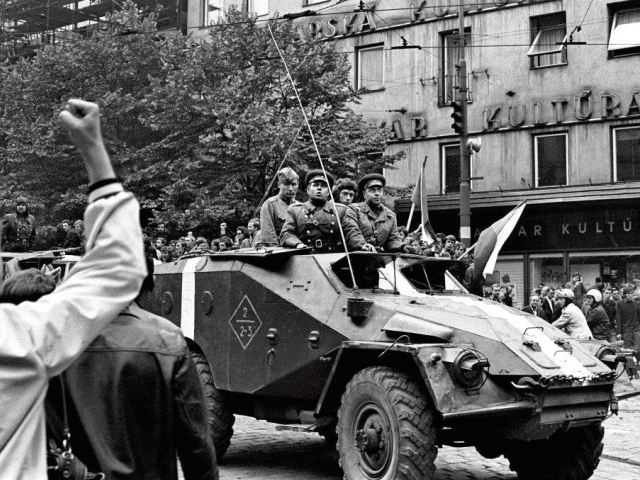 Sovětská invaze - srpen 1968, foto: Josef Hník