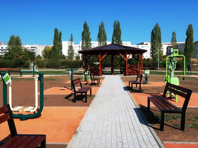 Park U Čeňku má nové cesty, přibyla také hřiště pro děti i seniory, foto: Lesy Praha