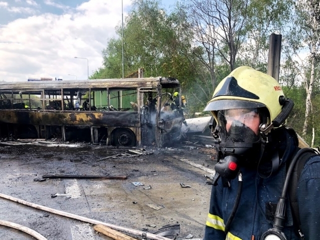 Pět jednotek pražských hasičů zasahovalo na Pražském okruhu, foto Bc. Roman Půta