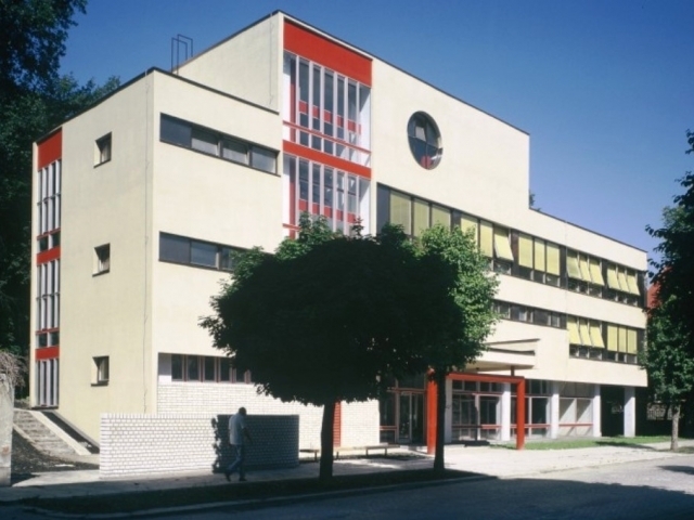 Foto: Přístavba učeben a tělovýchovného zařízení Střední ekonomické školy, Olomouc