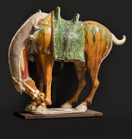 Ferghánský kůň, Čína, dynastie Tchang (618–907), pálená hlína zdobená tříbarevnou polevou, foto: Národní galerie Praha