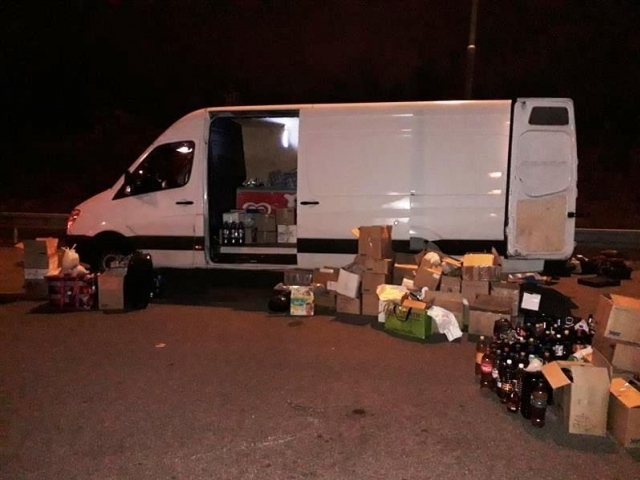 Zadržena moldavská dodávka plná alkoholu, foto: Celní úřad pro hlavní město Prahu