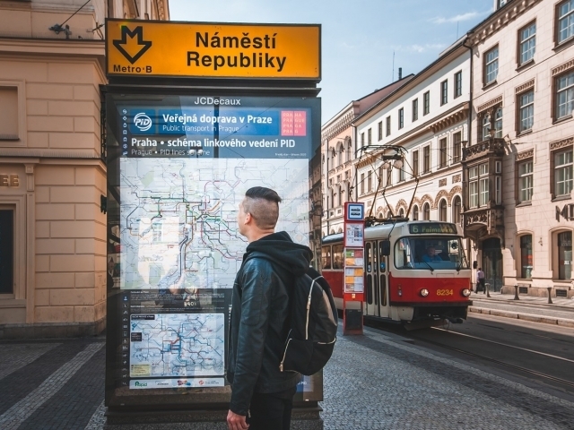 Nová dopravní mapa Prahy zobrazuje každou linku i zastávku, foto: ROPID