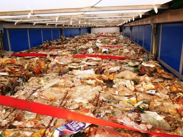 Od ledna celníci odhalili 461 tun dovezeného nelegálního odpadu, foto: Generální ředitelství cel