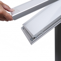 Menuboard s vitrínou - otevírání